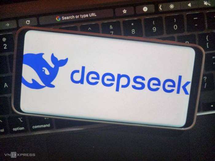 Logo DeepSeek trên smartphone. Ảnh: Bảo Lâm