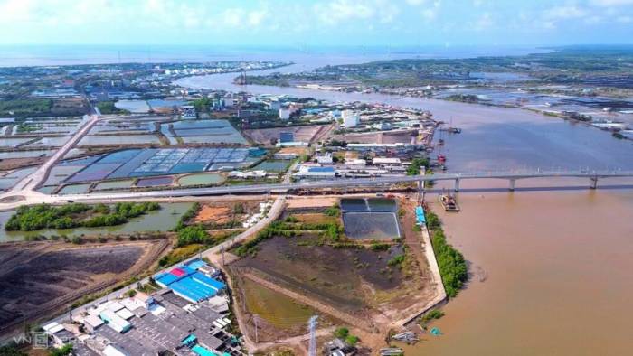 Điểm cuối tuyến đường ven biển sẽ kết nối với đường dẫn cầu Gành Hào (xã Gành Hào). Ảnh: Chúc Ly