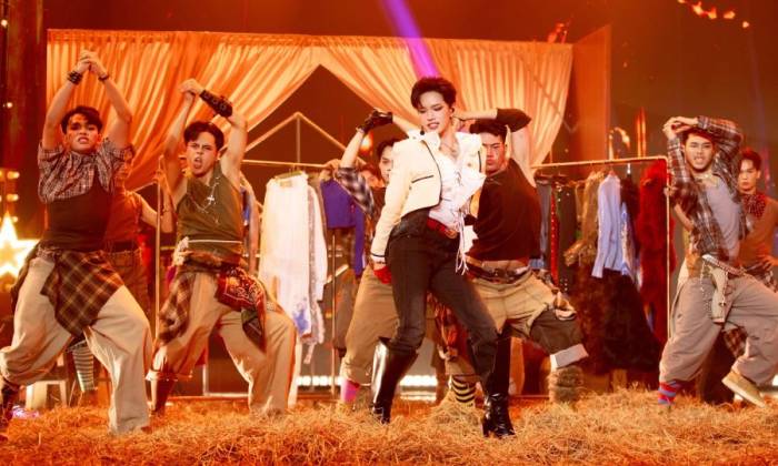 Màn vũ đạo trong tiết mục "Một người như thế" tại show 'Tinh hà say hi'
