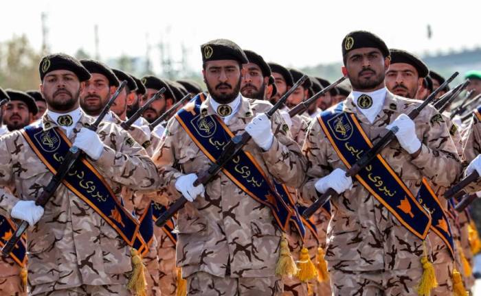 Thành viên IRGC tại cuộc duyệt binh ở Tehran tháng 9/2018. Ảnh: AFP