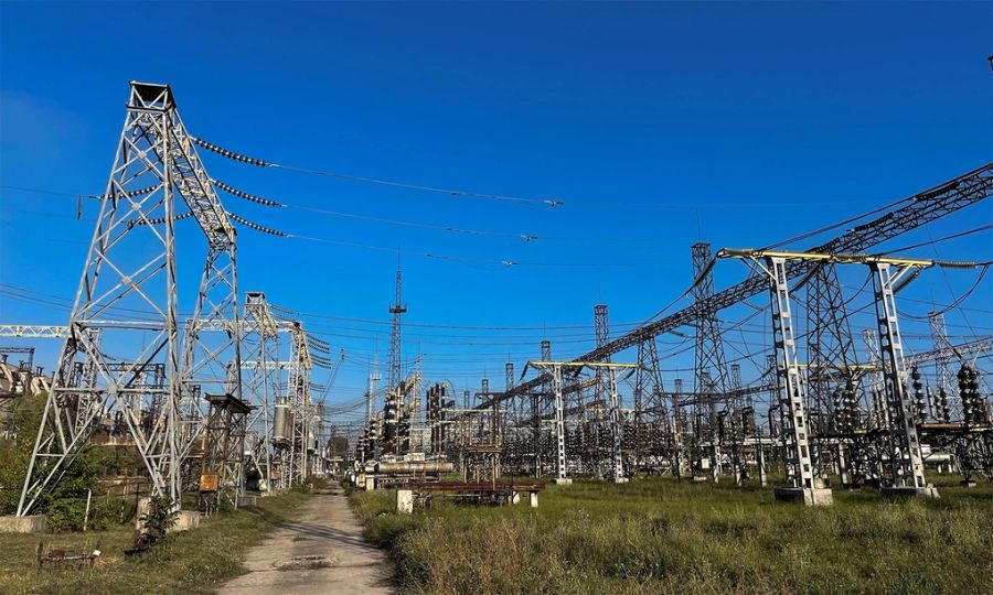 Cột điện tại một cơ sở truyền tải ở tỉnh Dnipropetrovsk, Ukraine tháng 9/2023. Ảnh: Reuters