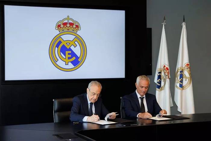 HLV Jose Mourinho ký hợp đồng 3 năm với Real Madrid. Ảnh: Real Madrid FC