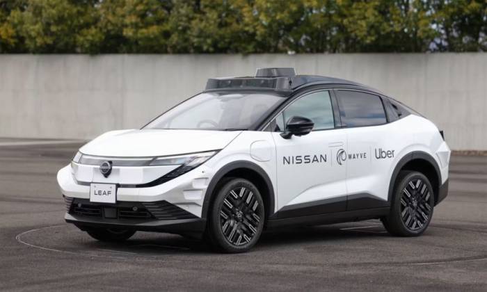 Mẫu robotaxi sẽ được Uber thử nghiệm là xe điện Nissan Leaf. Ảnh: Uber