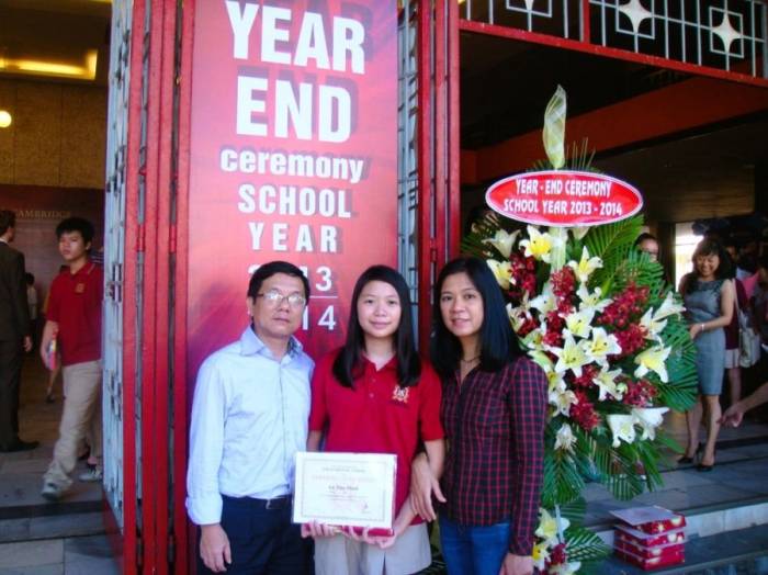 Thu Minh trong lễ bế giảng năm lớp 8 (năm học 2013-2014) tại VAS. Ảnh NVCC