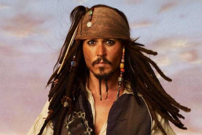 Tạo hình của Johnny Depp trong phim Cướp biển vùng Caribbean. Ảnh: Walt Disney Pictures