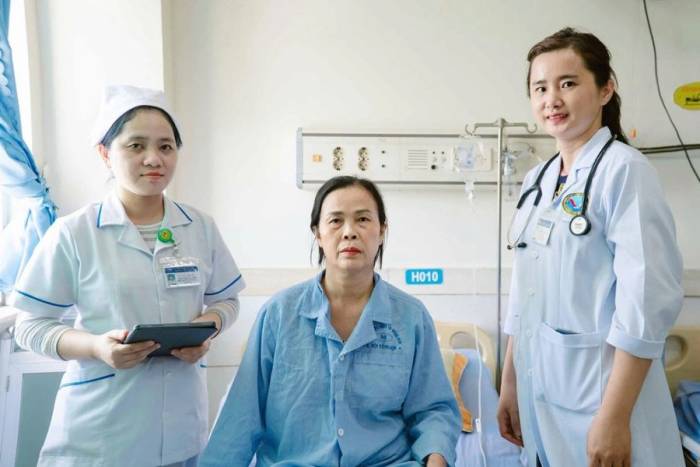 Bà Huệ đã qua cơn nguy kịch, dự kiến xuất viện vào ngày mai. Ảnh: Bùi Huân