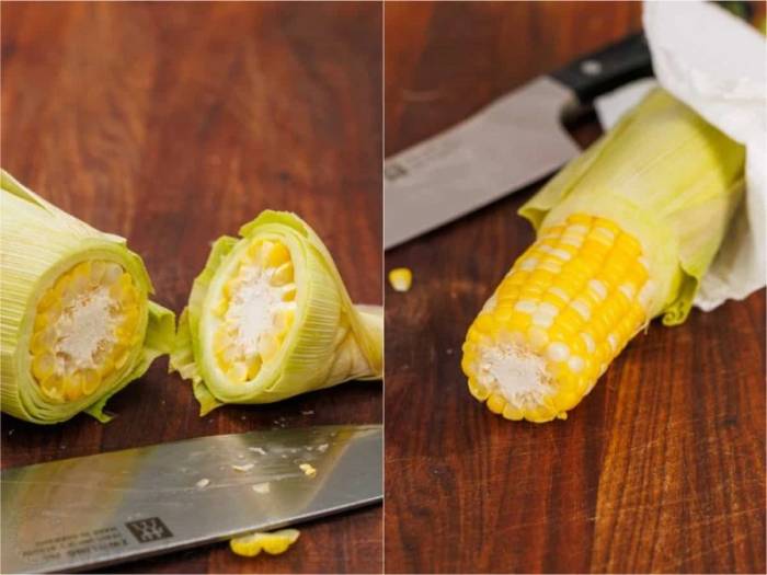 Cắt bỏ đầu, rồi kéo cả vỏ, cả râu ra khỏi bắp. Ảnh: Natashas Kitchen