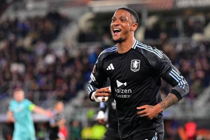Ezri Konsa mừng bàn trong trận Aston Villa gặp Bologna ở lượt đi tứ kết Europa League tại sân Renato DallAra, Bologna, Italy, ngày 9/4/2026. Ảnh: AFP