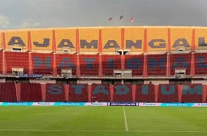 Trời mưa trên sân Rajamangala