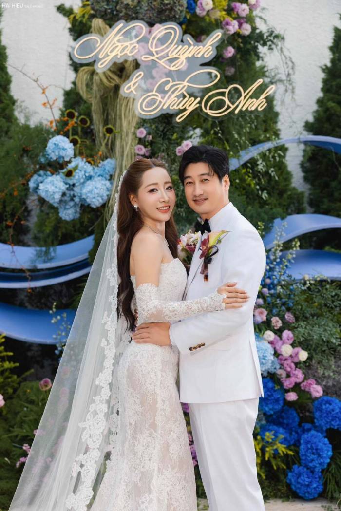 Cặp vợ chồng diễn viên trong hôn lễ hôm 23/9 ở Tây Hồ, Hà Nội. Ảnh: Nhân vật cung cấp