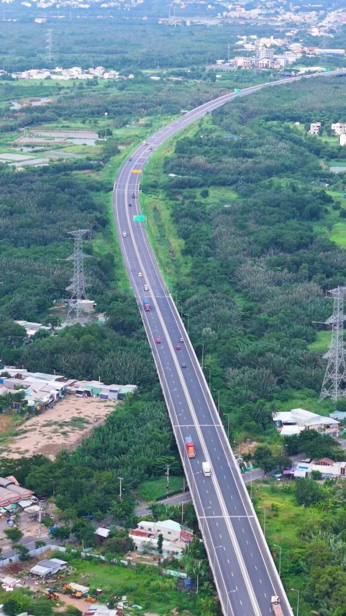 Cao tốc Bến Lức - Long Thành nhìn từ trên cao