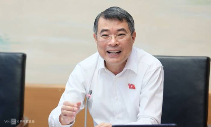 Thủ tướng Lê Minh Hưng phát biểu tại phiên thảo luận ở tổ chiều 19/8. Ảnh: Anh Tú