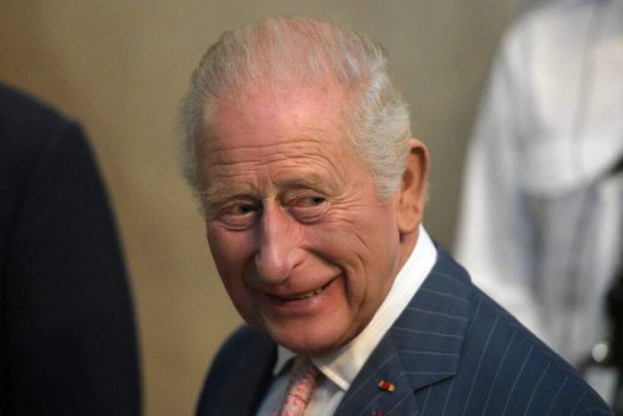 Vua Charles III tham quan Bảo tàng Anh ở London ngày 2/9. Ảnh: AP