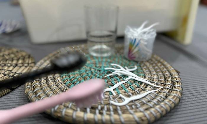 Vệ sinh răng miệng đúng cách giúp giảm hơi thở có mùi. Ảnh: Anh Chi