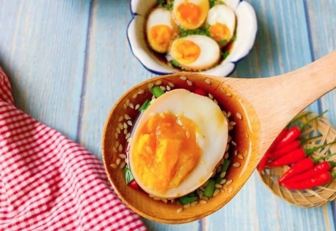 Món trứng ngâm tương. Ảnh: Bùi Thủy