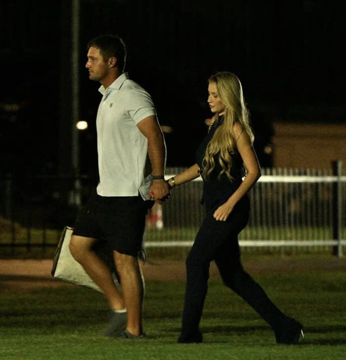 DeChambeau và Mikayla Demaiter rời chuyên cơ Marine One tại Nhà Trắng sau khi chuyến đi đột ngột kết thúc.