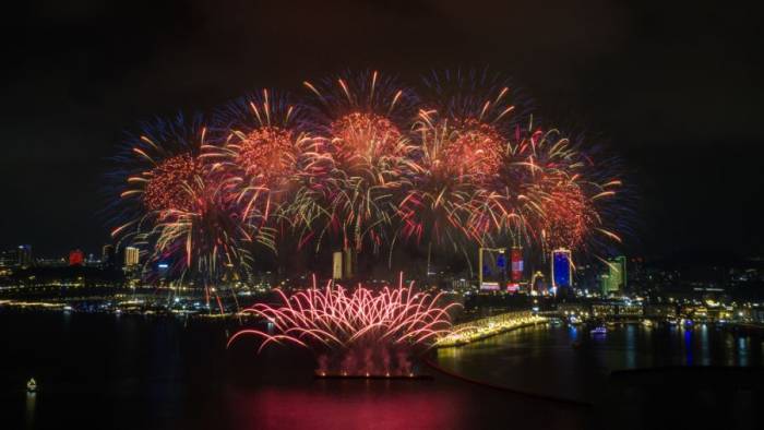 Pháo hoa show Thương cảng phồn hoa tại Vui-Fest Ha Long 2026. Năm nay, dự kiến màn pháo hoa kéo dài 10 phút. Ảnh: Minh Anh