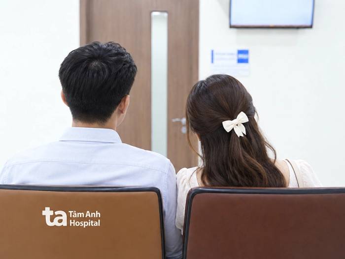 Anh Minh và vợ sắp cưới đến khám sức khỏe tổng quát tiền hôn nhân. Ảnh: Bệnh viện Đa khoa Tâm Anh