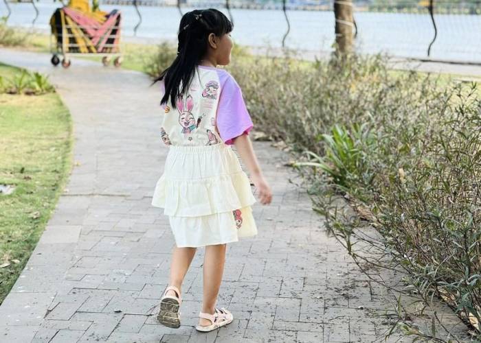 Trẻ vui chơi vận động ngoài trời tốt cho sức khỏe. Ảnh: Kim Uyên