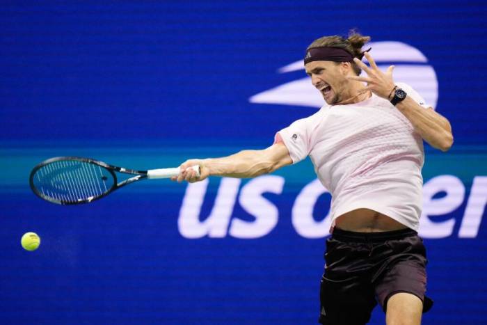 Zverev trong trận thắng Botic van de Zandschulp ở tứ kết Mỹ Mở rộng, tại sân Arthur Ashe, Trung tâm Quần vợt Quốc gia Billie Jean King, Flushing Meadows, New York, Mỹ ngày 9/9/2026. Ảnh: AP
