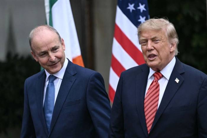Tổng thống Mỹ Donald Trump (phải) và Thủ tướng Ireland Micheal Martin tại Dublin ngày 12/9. Ảnh: AFP