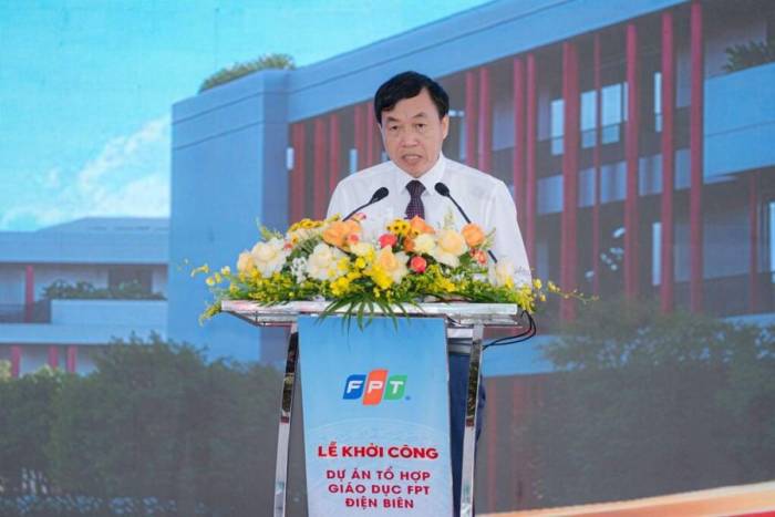 Ông Lê Văn Lương, Phó bí thư Tỉnh ủy, Chủ tịch UBND Điện Biên, phát biểu tại lễ khởi công. Ảnh: FPT