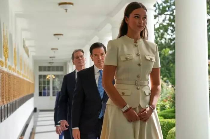 Arabella Kushner cùng các quan chức cấp cao Mỹ tại Nhà Trắng ngày 24/9. Ảnh: AP