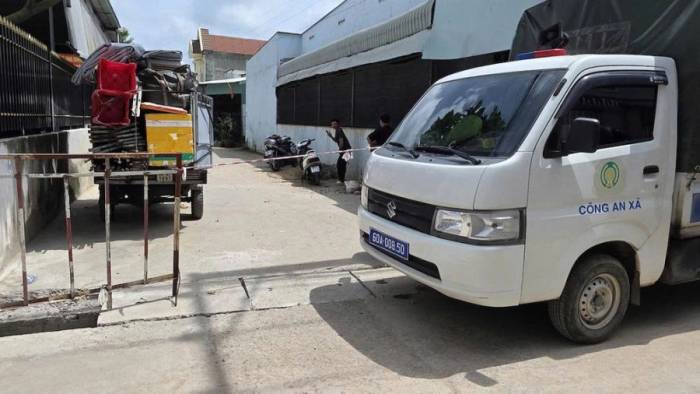 Công an phong tỏa hiện trường, trưa 3/9. Ảnh: Thái Hà
