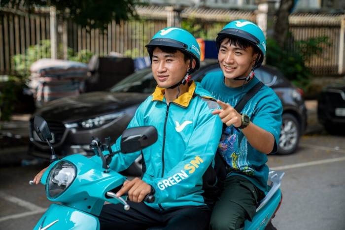 Tài xế xe máy điện vận doanh trên nền tảng Green SM. Ảnh: GSM