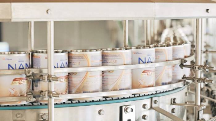Hệ thống sản xuất khép kín tại nhà máy Nestlé, mọi quy trình được giám sát kỹ. Ảnh: Nestlé