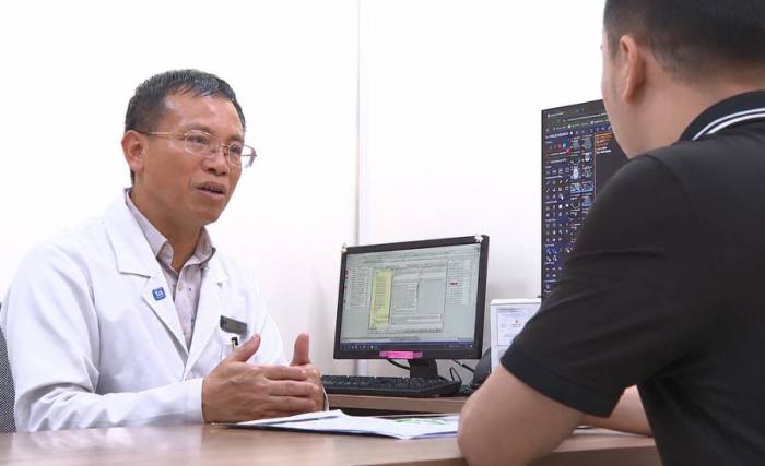 Bác sĩ Trần Ngọc Hải tư vấn về lộ trình chăm sóc sau phẫu thuật cho người bệnh ung thư. Ảnh minh họa: Bệnh viện Đa khoa Tâm Anh