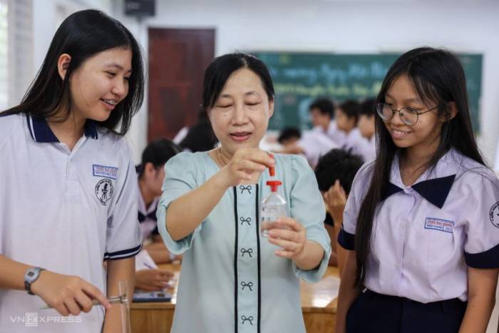 Học sinh, giáo viên tại trường THPT chuyên Trần Đại Nghĩa,TP HCM,  tháng 5/2026. Ảnh: Quỳnh Trần