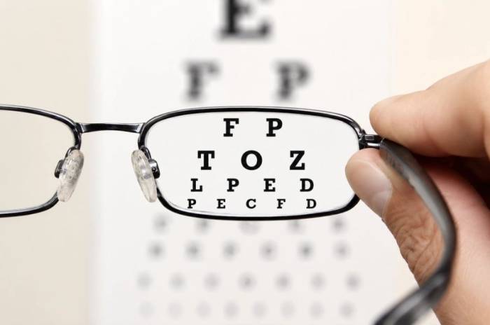 Loạn thị có thể khiến mắt nhìn hình ảnh vật thể bị biến dạng. Ảnh minh họa: AI