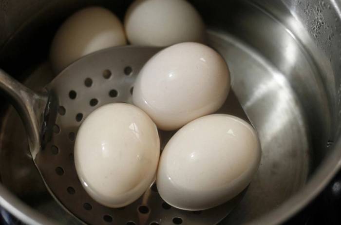 Trứng gà là nguồn protein chất lượng cao, chứa đầy đủ các axit amin thiết yếu và dễ tiêu hóa. Ảnh: Bùi Thủy
