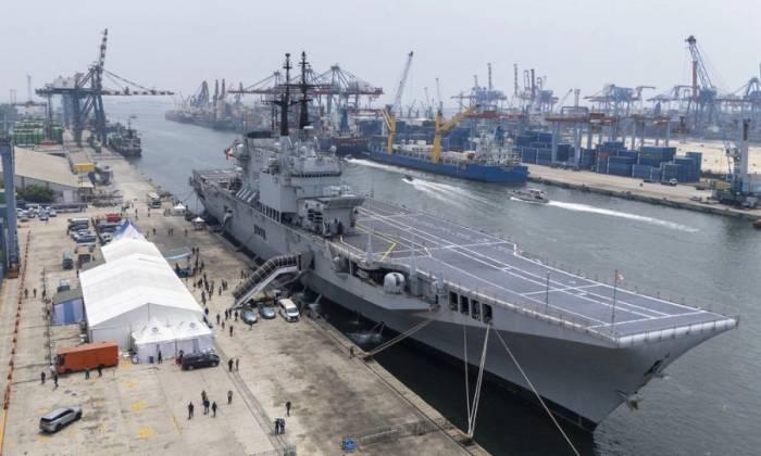 Tàu sân bay Giuseppe Garibaldi cũ của Italy đậu tại cảng Tanjung Priok, Jakarta, Indonesia ngày 18/9. Ảnh: AFP
