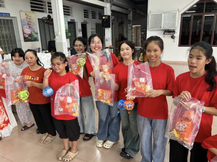 Trẻ tại Cơ sở Bảo trợ xã hội Hoa Hồng trong chương trình Trung thu. Ảnh: Ideal Life
