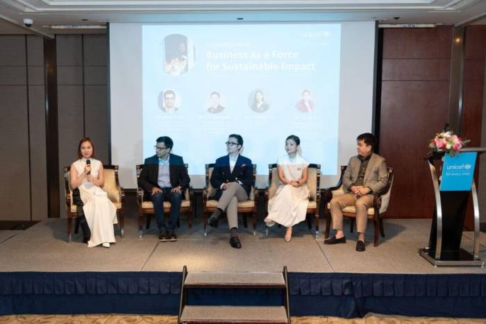 Các diễn giả thảo luận về vai trò của doanh nghiệp trong việc tạo ra những tác động bền vững. Ảnh: UNICEF Việt Nam