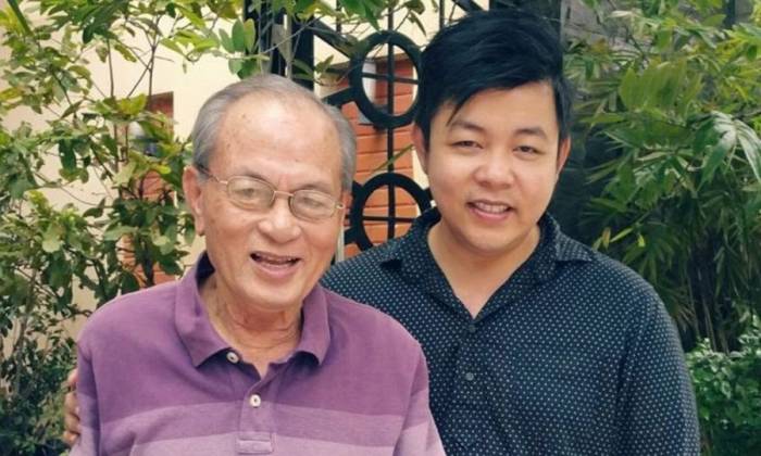 Quang Lê thăm nhà nhạc sĩ Sông Trà năm 2016. Ảnh: Ca sĩ cung cấp