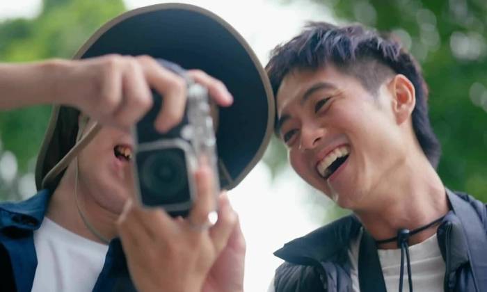 Tùng Dương hát về 'cuộc đời rực rỡ' 