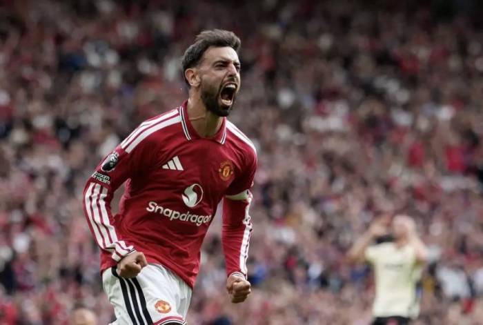 Bruno Fernandes mừng bàn gỡ hòa 1-1 trong trận Man Utd thắng Ipswich 5-2 ở vòng hai Ngoại hạng Anh trên sân Old Trafford, Manchester, Anh ngày 30/8/2026. Ảnh: Reuters