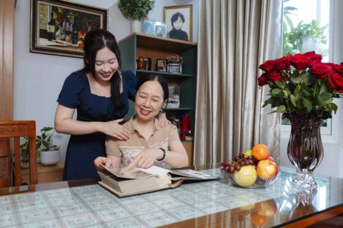 Những khoảnh khắc quen thuộc tại gia đình Linh. Ảnh: Tùng Đinh
