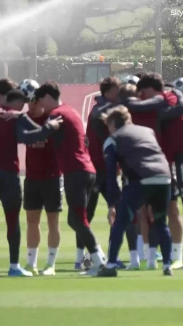 Arsenal bị chế giễu vì bài tập lạ