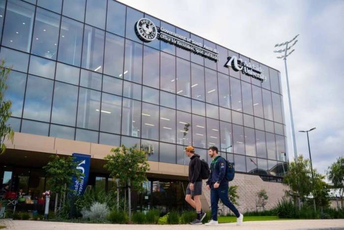 Một tòa nhà bên trong Đại học Adelaide, Australia. Ảnh: Fanpage trường
