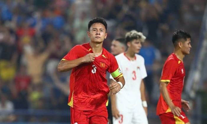 Đội trưởng Nguyễn Quốc Khánh trong trận Việt Nam thua Palestine 1-2 ở lượt hai bảng C vòng loại U20 châu Á 2027, trên sân Việt Trì, Phú Thọ tối 3/9/2026. Ảnh: VFF