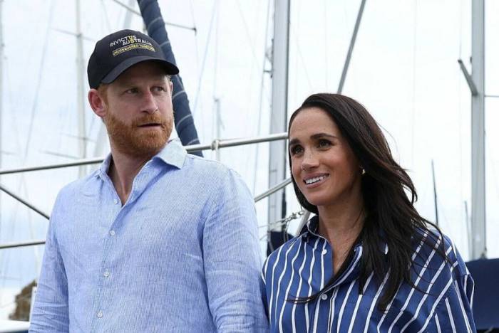 Vợ chồng Harry - Meghan trong chuyến đi đến Sydney, Australia, hồi tháng 4. Ảnh: Reuters