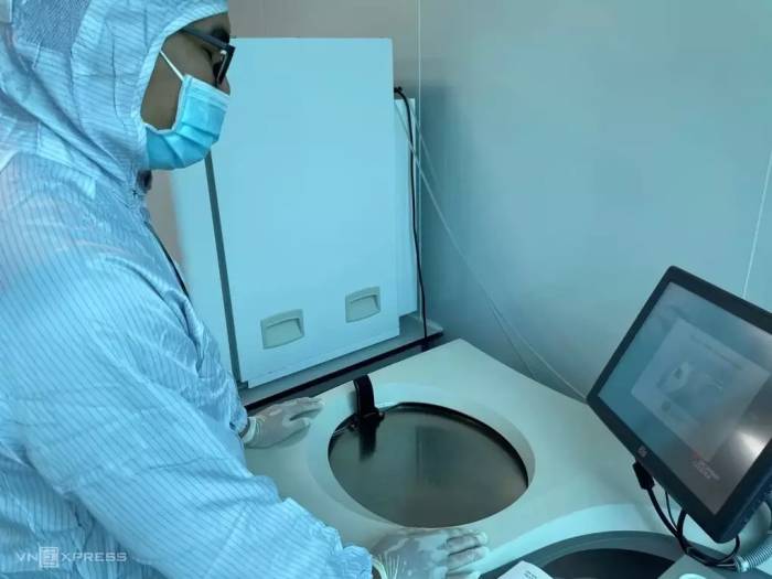 Nghiên cứu sản xuất tế bào gốc tại Viện Tế bào gốc, Trường Đại học Khoa học Tự nhiên, Đại học Quốc gia TP HCM. Ảnh: Hà An