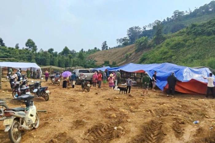 Khu nhà tạm sơ tán dân ở thôn Đăk Snao, xã Quảng Sơn. Ảnh: Chi Yêng