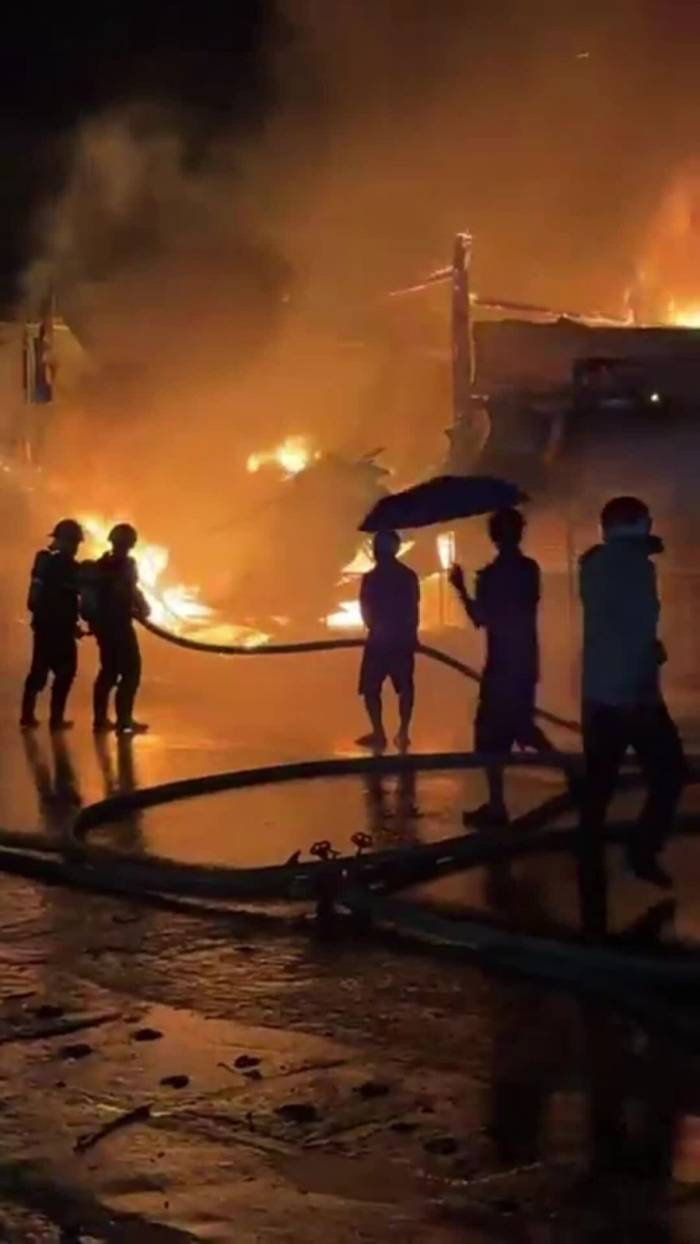 Cháy chợ lúc nửa đêm ở Lâm Đồng