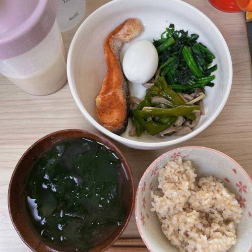 Bữa ăn giảm cân của Ume có cá hồi, trứng luộc, rau xanh. Ảnh: Mybodylabo