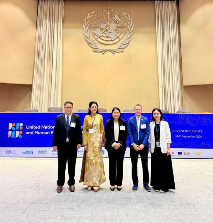 CEO Lê Hồng Thủy Tiên chụp ảnh kỷ niệm tại Diễn đàn Liên Hợp Quốc 2026. Ảnh: IPPG